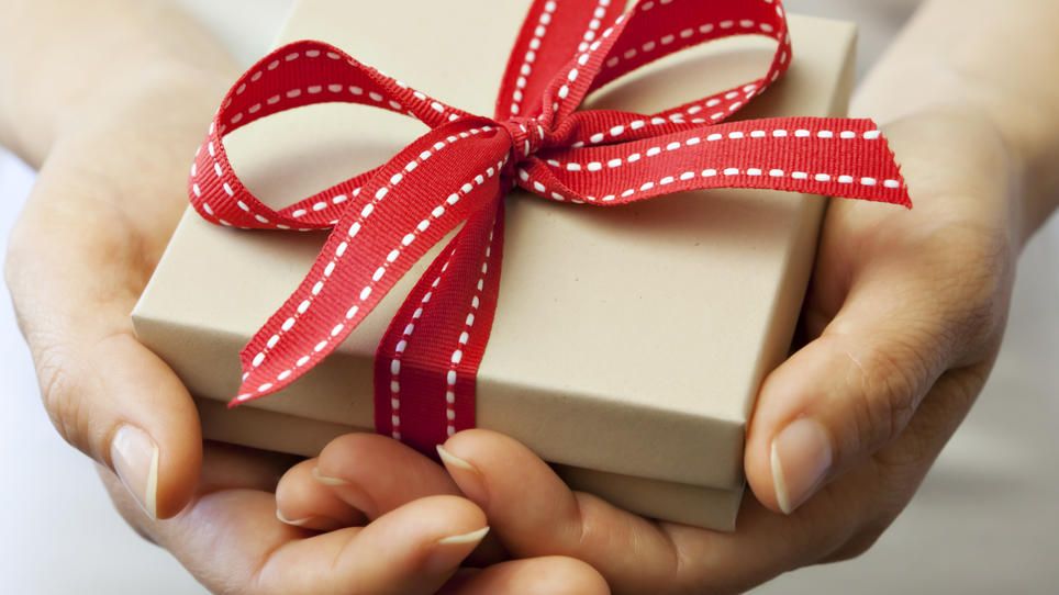 Подарки на Новый год своими руками: самые легкие и оригинальные идеи | theGirl